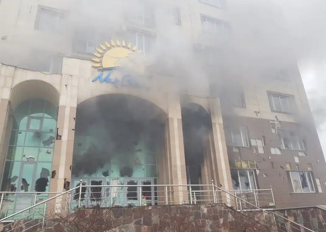 قزاقستان؛ شهرداری، فرودگاه آلماتی و ساختمان‌های دولتی به آتش کشیده شد