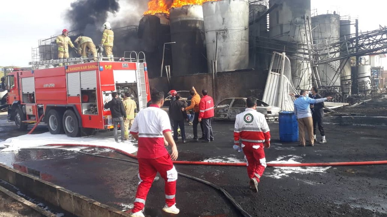 ۴ مفقودی و ۲ مصدوم در پی انفجار و آتش‌سوزی مجتمع صنعتی در قزوین