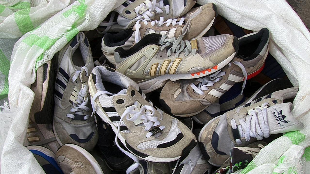 ۲ هزار و ۶۱۱ جفت کفش خارجی قاچاق کشف شد