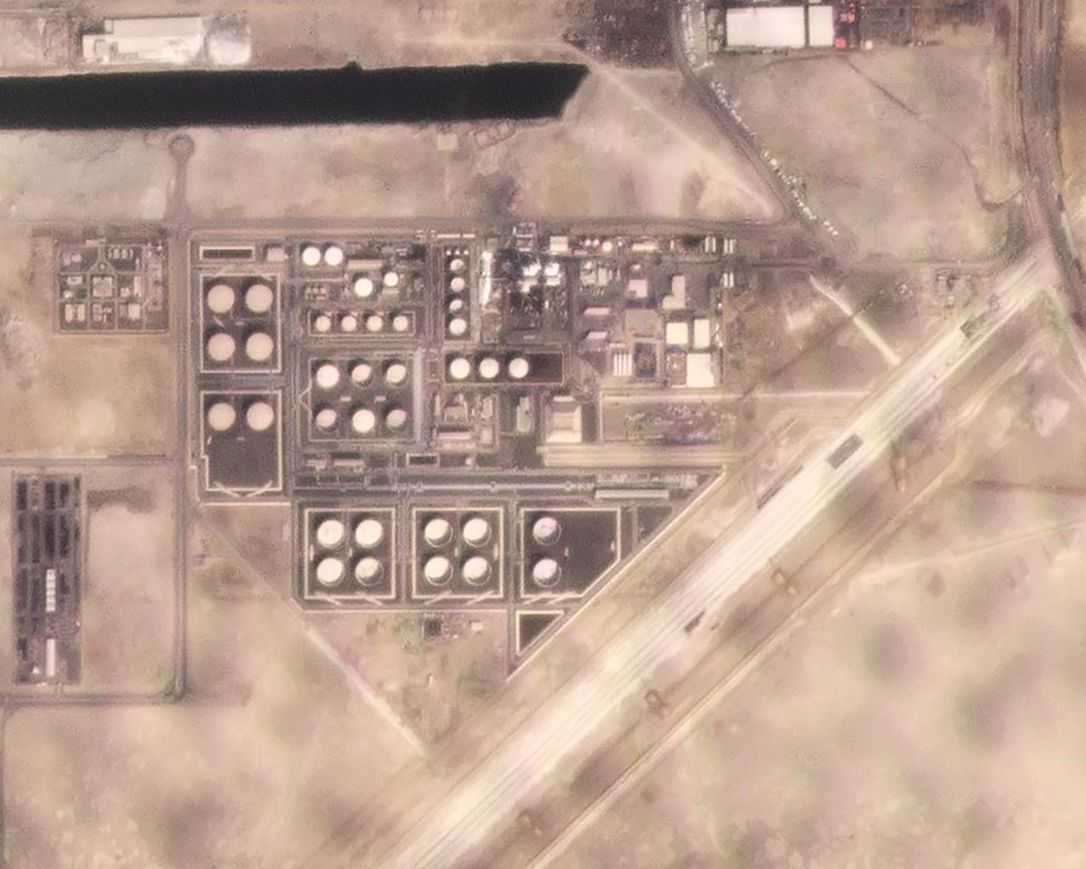 تصاویر ماهواره‌ای حمله پهپادی به تاسیسات نفتی امارات منتشر شد