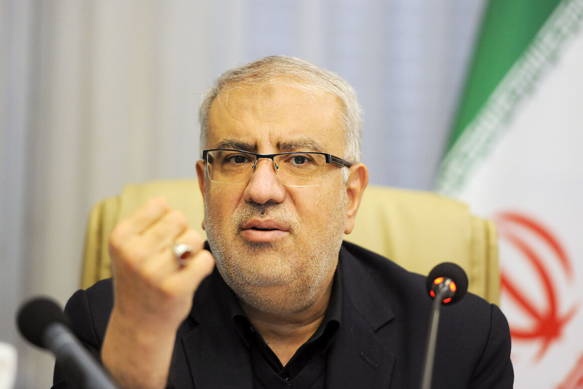 وزیر نفت: آماده بازگشت به بازار هستیم/ بازار جهانی نیازمند افزایش عرضه نفت ایران است