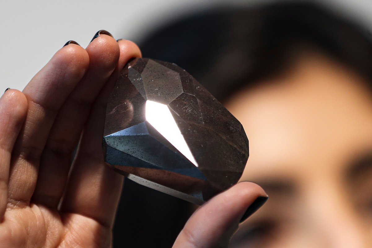 بزرگترین «الماس سیاه» جهان به فروش می‌رسد + عکس