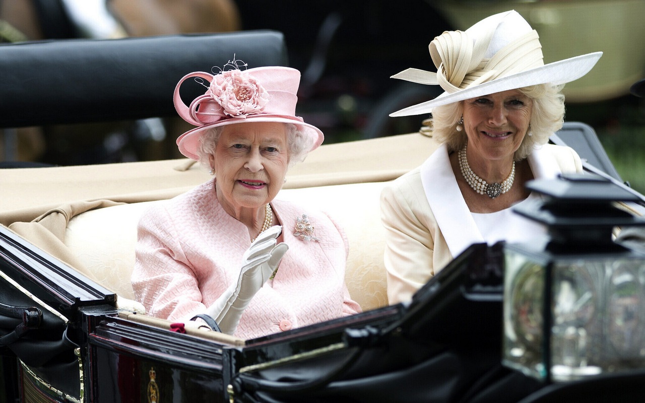 ملکه بریتانیا: به کاملیا لقب «ملکه» داده شود
