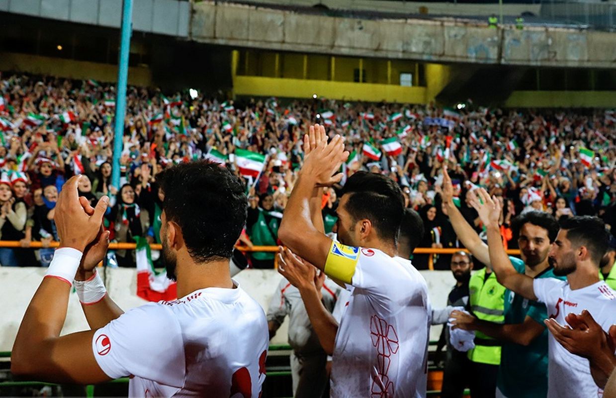 مجوز حضور تماشاگران در بازی ایران و عراق صادر شد/ زنان هم به استادیوم می‌آیند