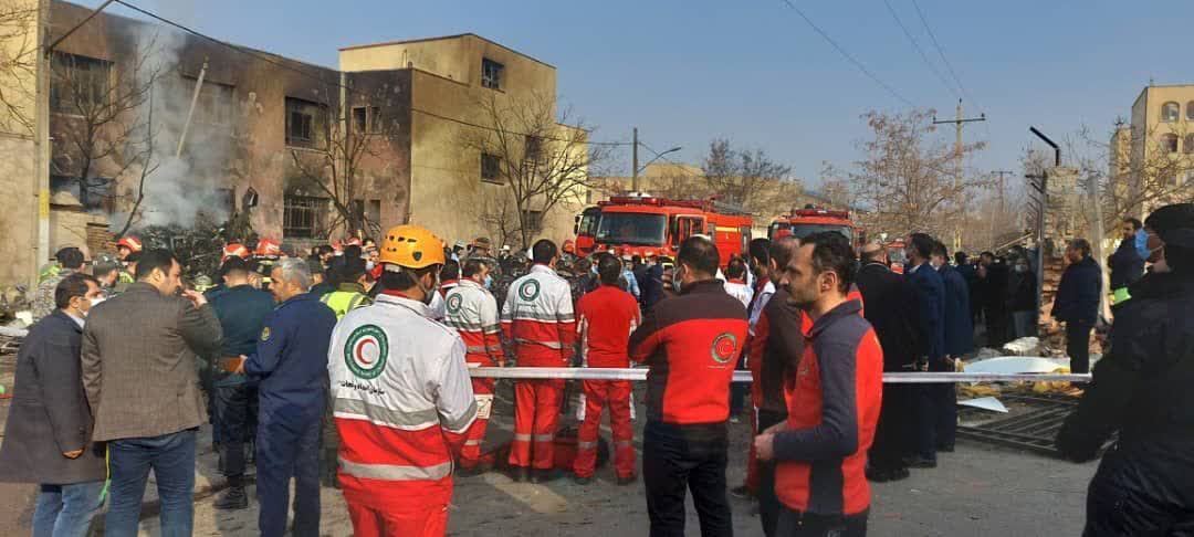 سقوط یک فروند هواپیمای نظامی در تبریز با ۳ کشته + عکس