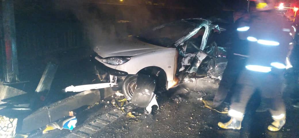 2 کشته بر اثر برخورد خودرو 206 به تیر برق در بزرگراه امام علی تهران