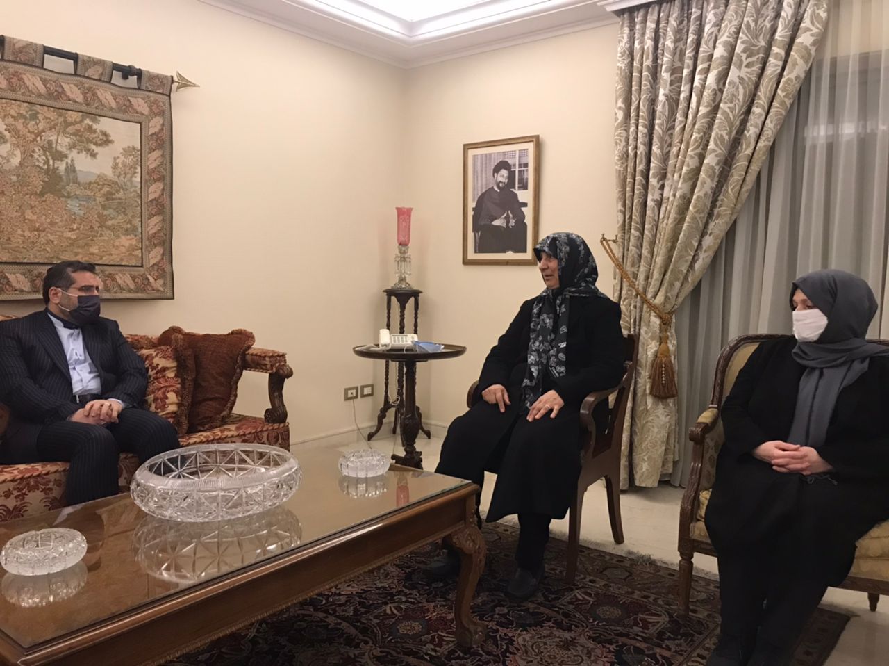 دیدار وزیر ارشاد با خانواده امام موسی صدر و شهید عماد مغنیه