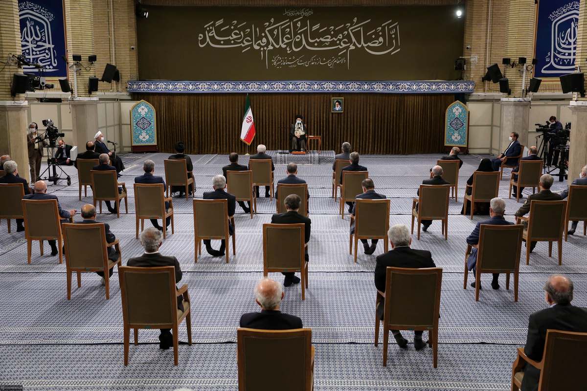 تاخیر عامدانه روحانی در جلسه با رهبر معظم انقلاب