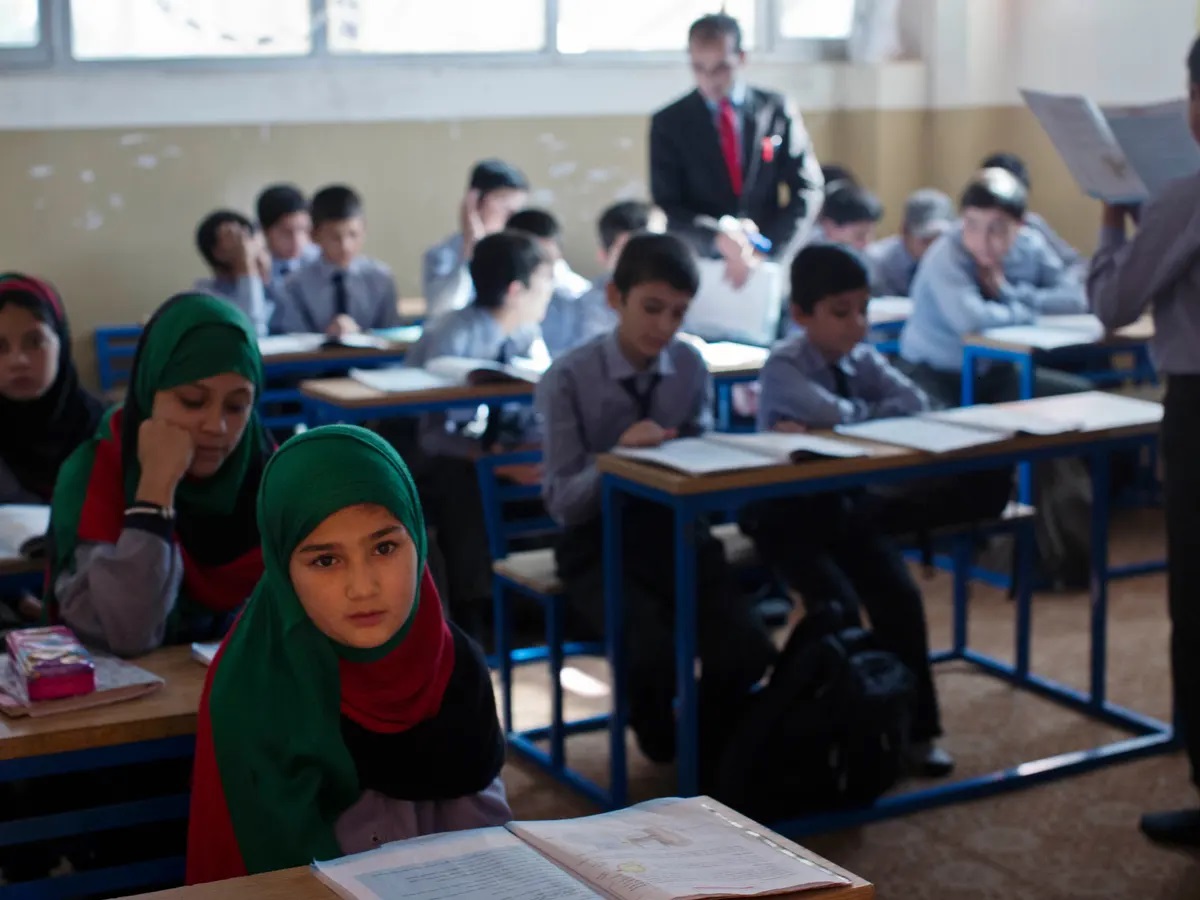طالبان: دانش‌ آموزان «پسر» و معلمان «مرد» به مدارس برگردند