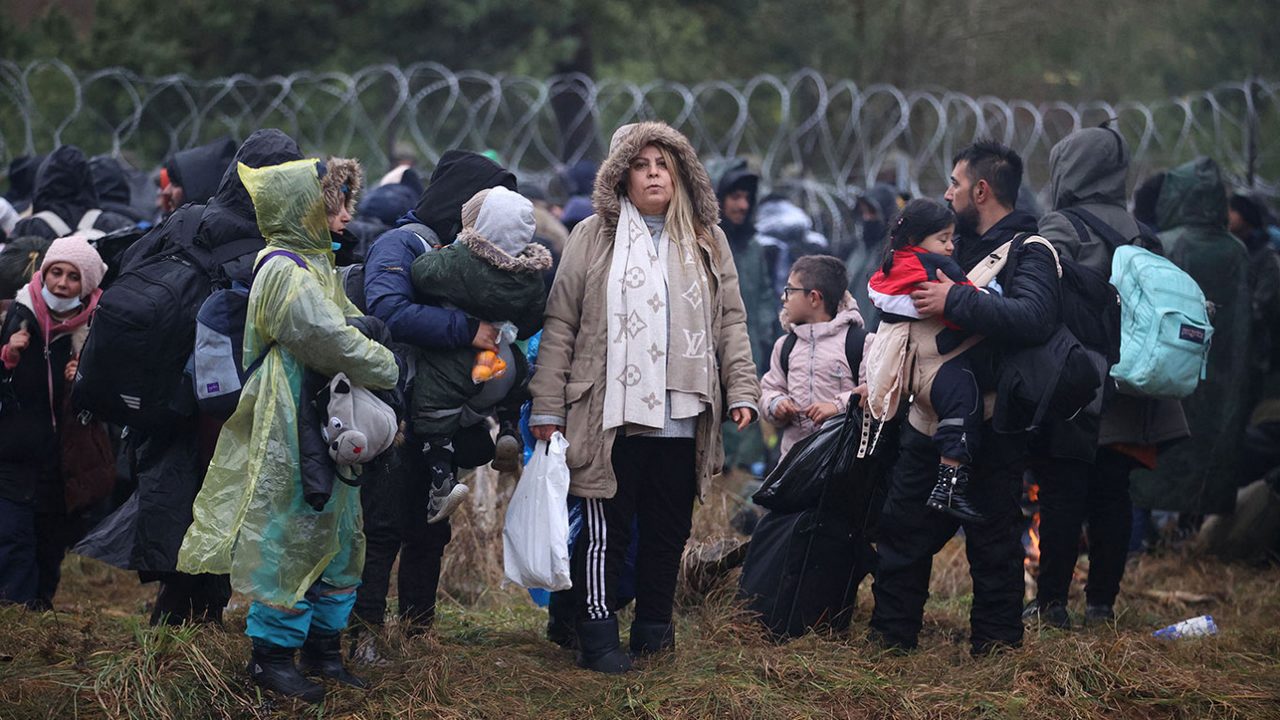 سخنگوی حزب راست افراطی فرانسه: باید بگذاریم پناهجویان در مرز لهستان از سرما بمیرند