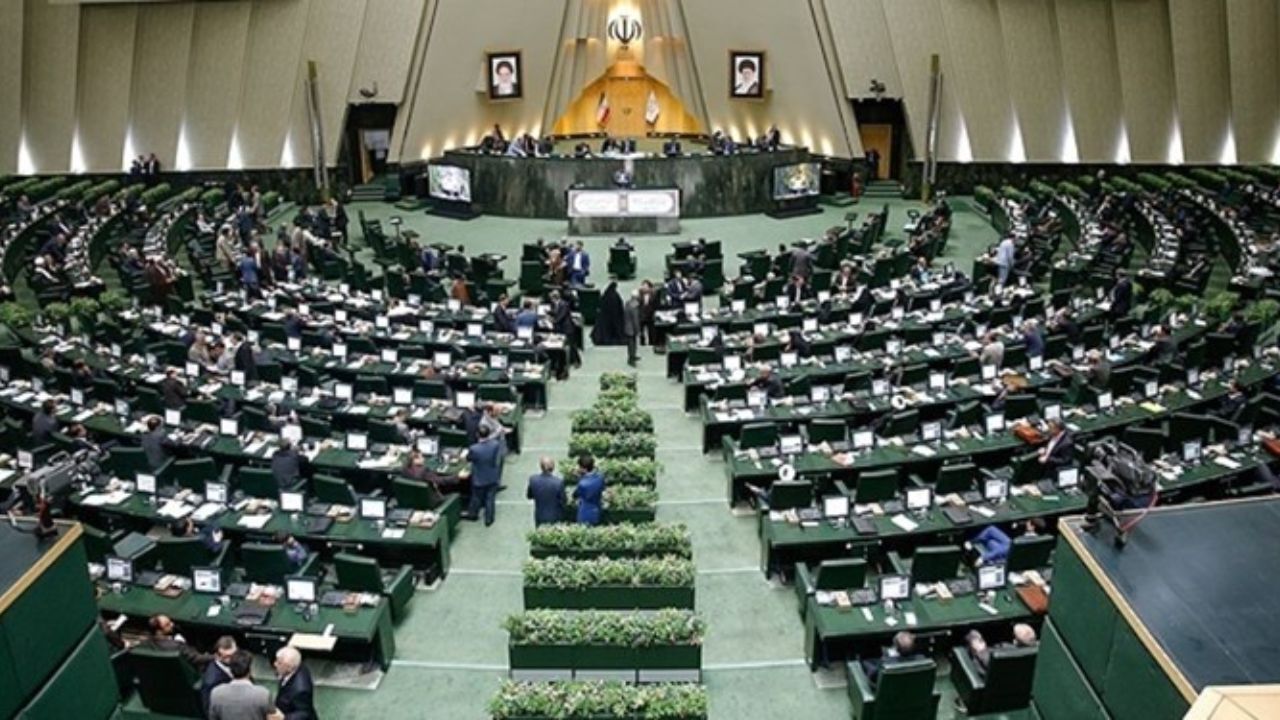 رد فوریت لایحه حذف دلار ۴۲۰۰ تومانی در مجلس