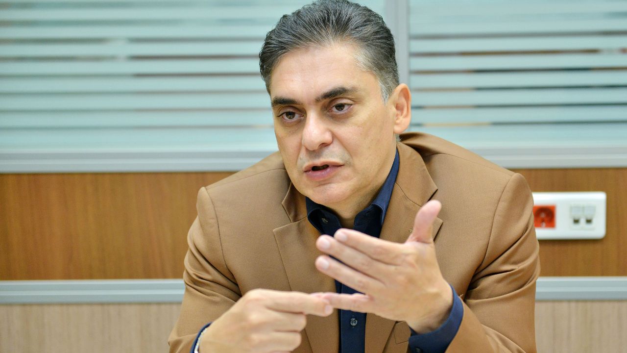 محمد لاهوتی: شرایط برای تک نرخی شدن ارز فراهم نیست
