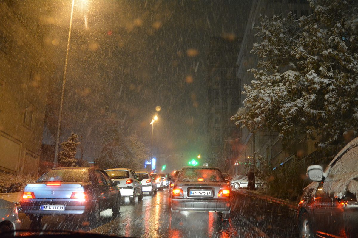 بارش برف و باران در مناطق سردسیر و مرتفع/ بارش پراکنده و وزش باد در تهران