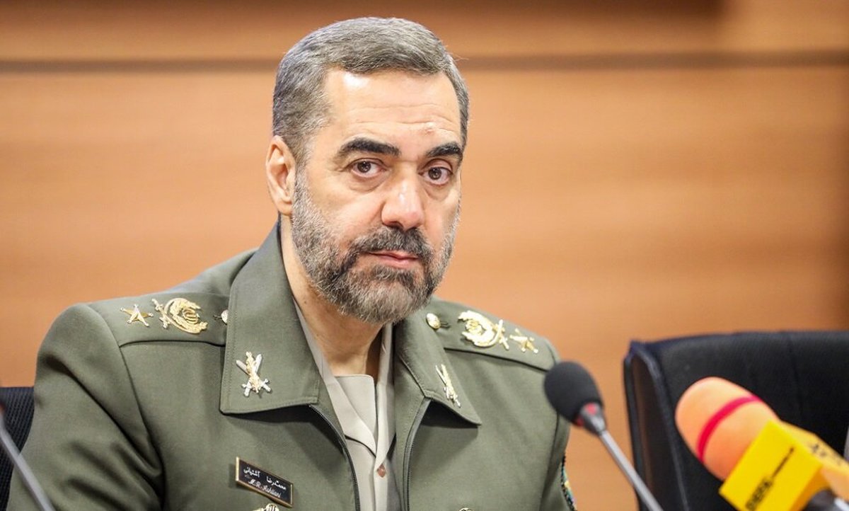 وزیر دفاع: حضور نیرو‌های خارجی در منطقه نامشروع و مخل امنیت است