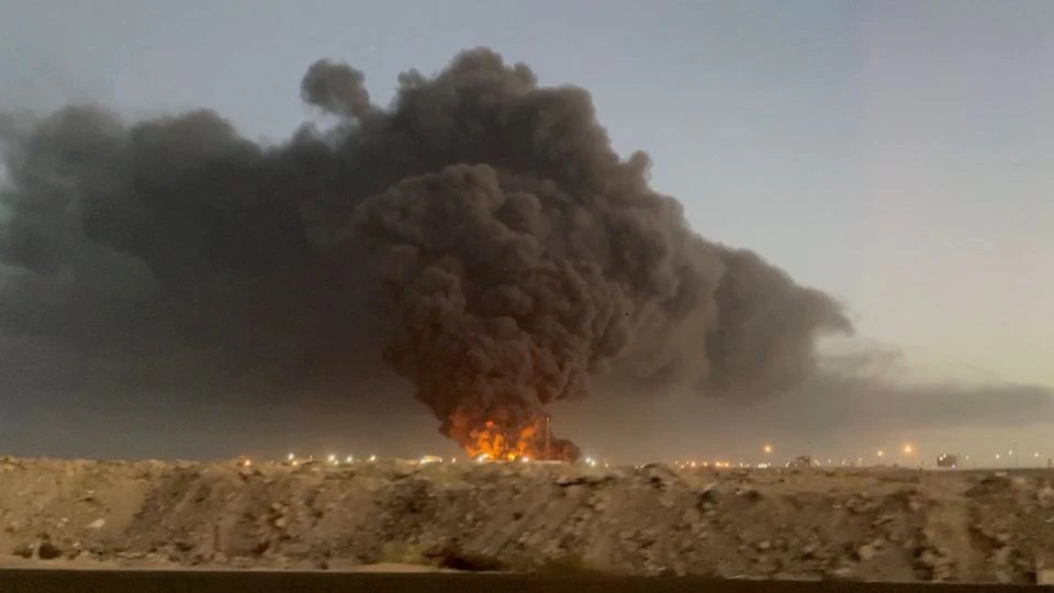 حمله گسترده نیرو‌های یمنی به تاسیسات نفتی آرامکو و چند هدف دیگر در عربستان سعودی