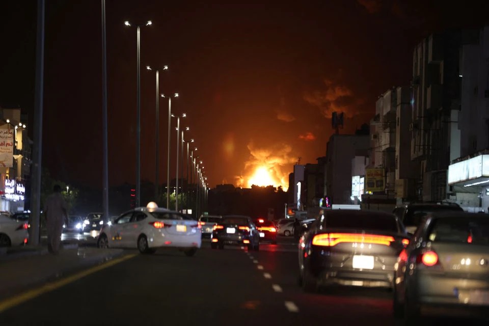 حمله گسترده نیرو‌های یمنی به تاسیسات نفتی آرامکو و چند هدف دیگر در عربستان سعودی
