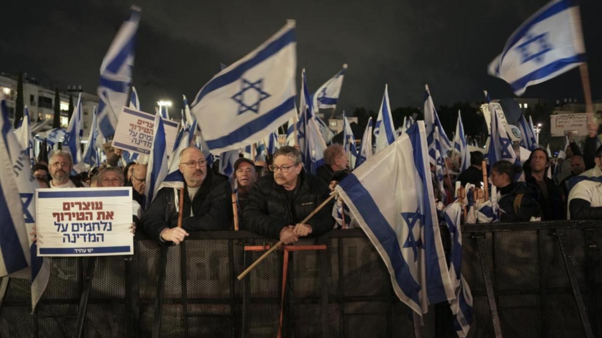 تظاهرات هزاران نفر علیه طرح بنیامین نتانیاهو برای تغییر قوه قضاییه اسرائیل