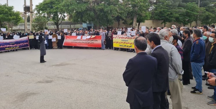 تجمع اعتراضی معلمان به اجرا نشدن طرح رتبه بندی + فیلم و عکس