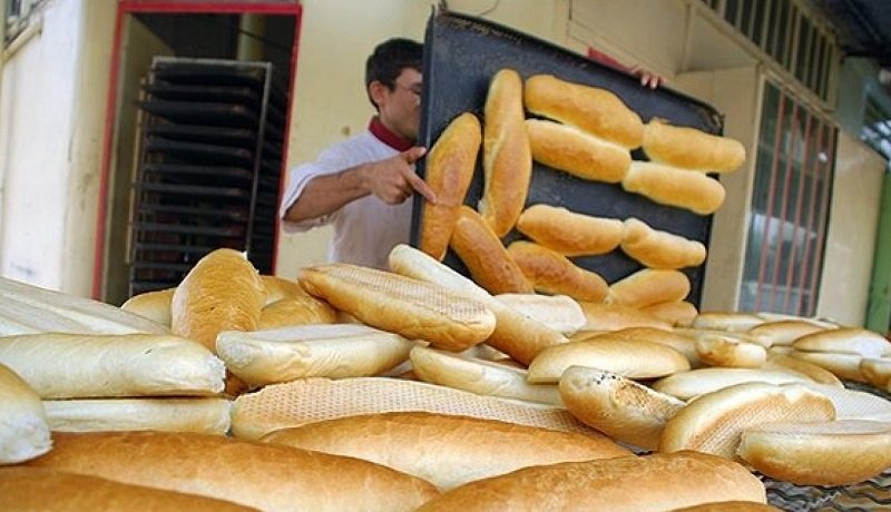 لیست قیمت منتشر شده نان‌های فانتزی صحت ندارد/ کیسه آرد از 67 به 630 هزار تومان افزایش یافت