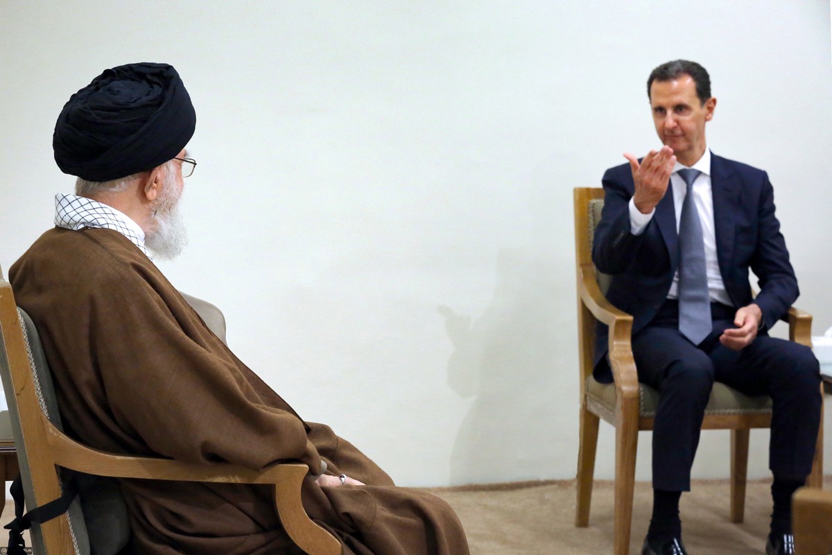 رهبر انقلاب: پیوند و ارتباط ایران و سوریه حیاتی است و نباید بگذاریم ضعیف شود