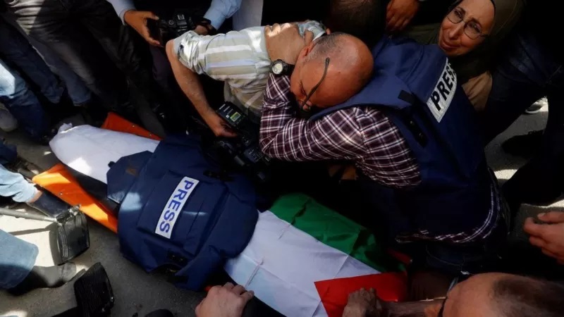 «شرین ابوعاقله» خبرنگار شبکه الجزیره در کرانه باختری اشغالی کشته شد