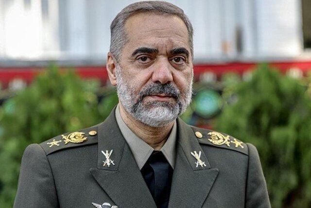 وزیر دفاع: خودرو‌های جنگی تولید داخل تحویل نیرو‌های مسلح می‌شود