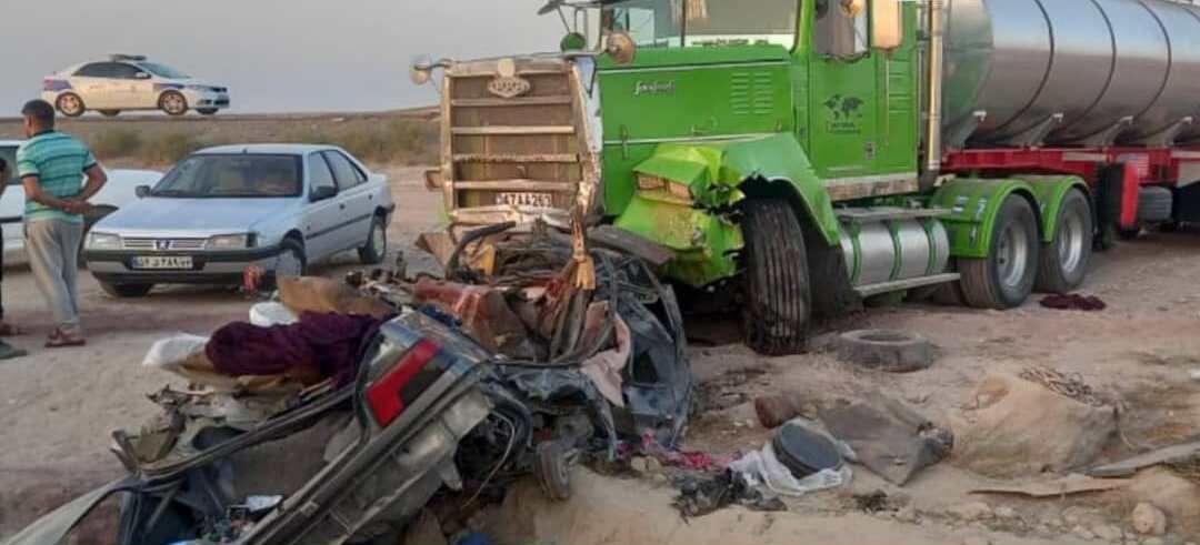 ۸ عضو یک خانواده در تصادف جاده بندر خمیر جان باختند