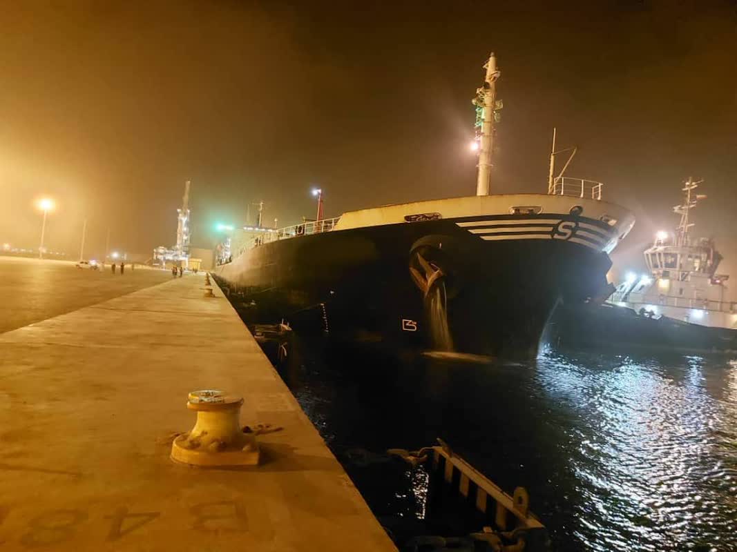کشتی حامل ۶۵ هزار تن گندم در بندر شهید بهشتی چابهار پهلو گرفت