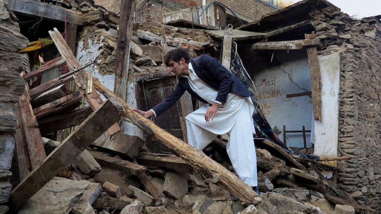 ارسال ۲ هزار چادر امدادی و بسته غذایی برای کمک به زلزله زدگان افغانستان