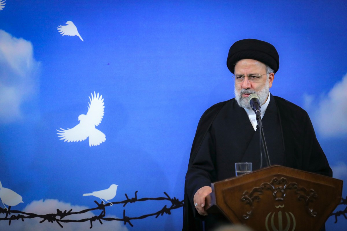 اجرای منظومه فکری امام و رهبری کشور را به سمت قله‌های پیشرفت رهنمون خواهد کرد