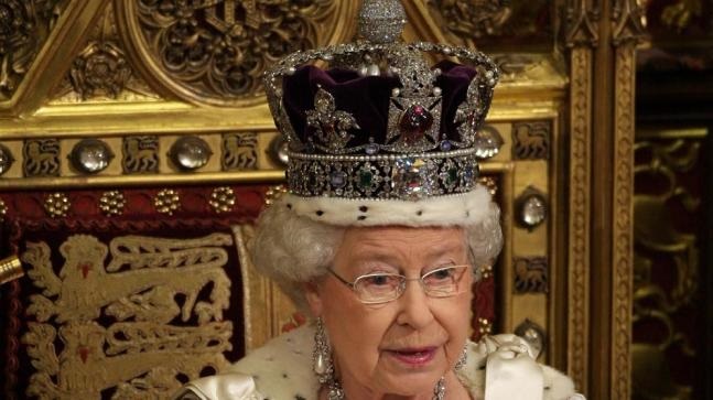 تاج ملکه بریتانیا؛ طوفان توئیتری در هند برای بازگرداندن الماس «کوه نور»