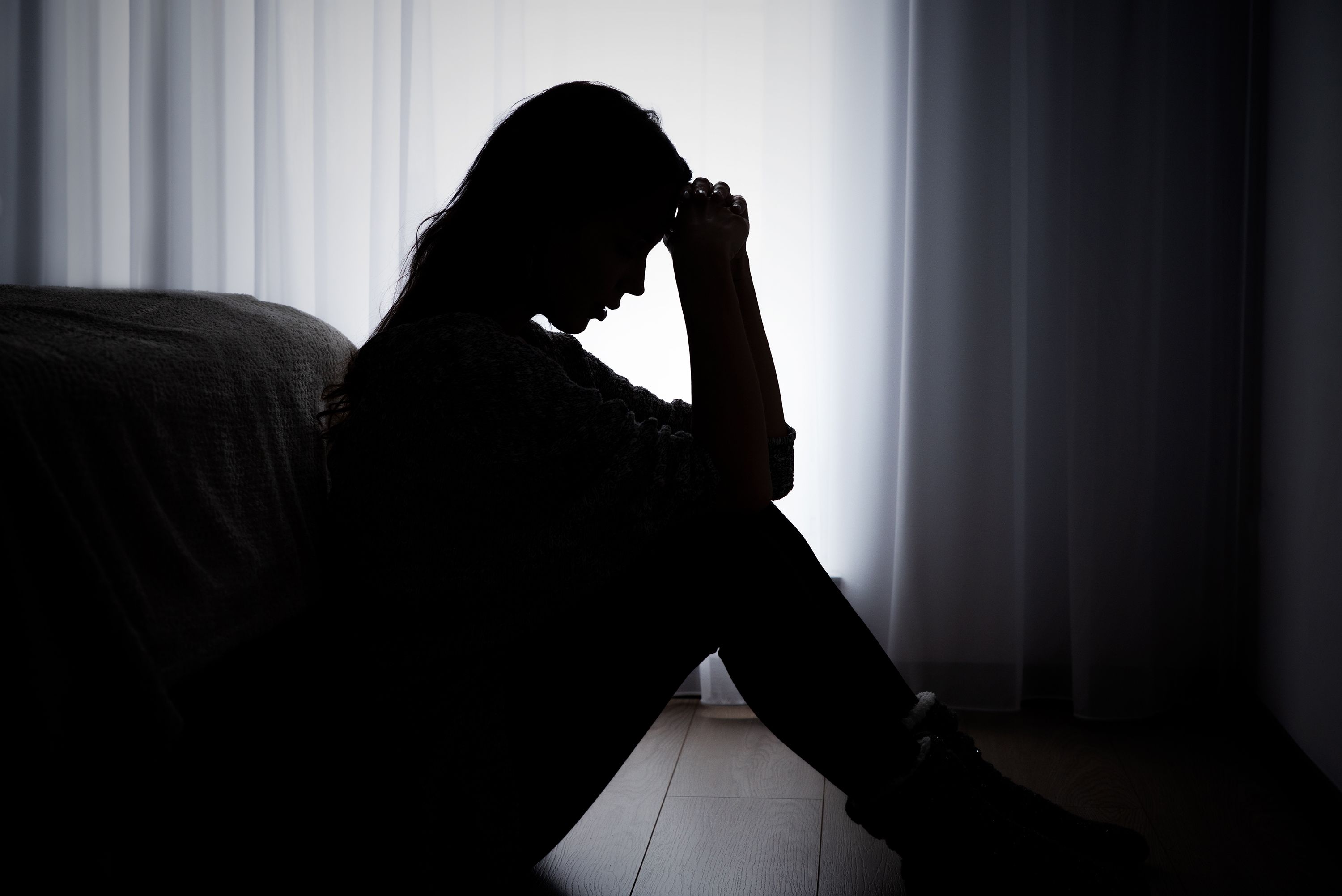 ۱۱ توصیه سازمان جهانی بهداشت برای مبتلایان به افسردگی و کسانی که به خودکشی فکر می‌کنند